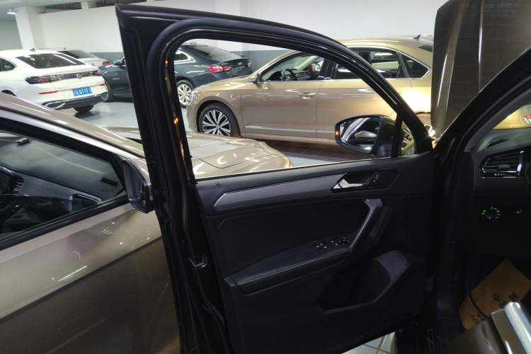 Used Volkswagen Tiguan L 2017 330TSI Automatic Two-Wheel Drive Luxury Edition