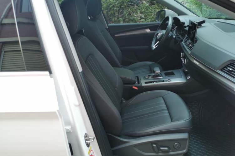 Used Audi Q5L 2022 40T Fashionable and Elegant Model
