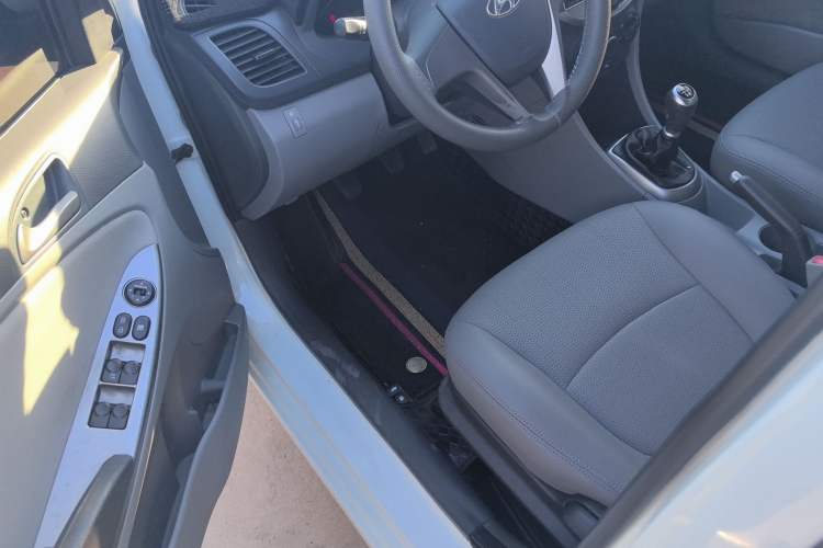 Used Hyundai Verna (older generation) 2016 1.4L Manual Smart GLS Trim