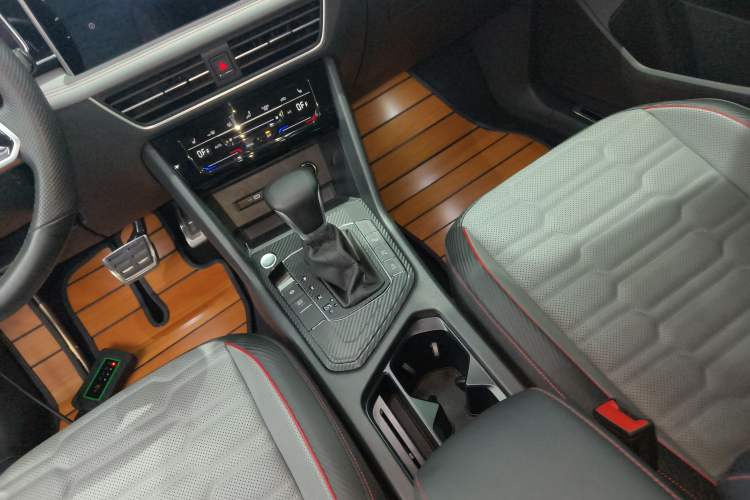 Used Volkswagen Tiguan L 2022 330TSI Automatic Two-Wheel Drive R-Line Flagship Edition
