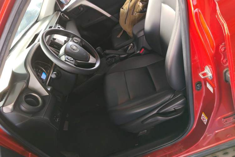 Used Toyota RAV4 2015 2.0L CVT Two-Wheel Drive Fashion Edition
