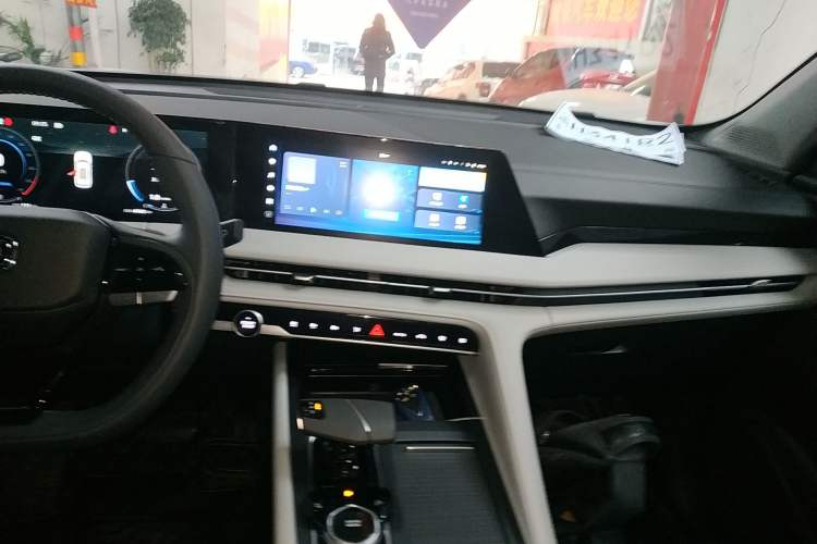 Used Changan CS75 PLUS 2024 3rd Generation Champion Edition 1.5T Intelligent Drive Dynamic Model
