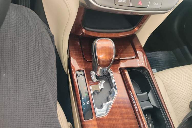 Used Toyota Crown 2015 2.0T Pioneer Edition
