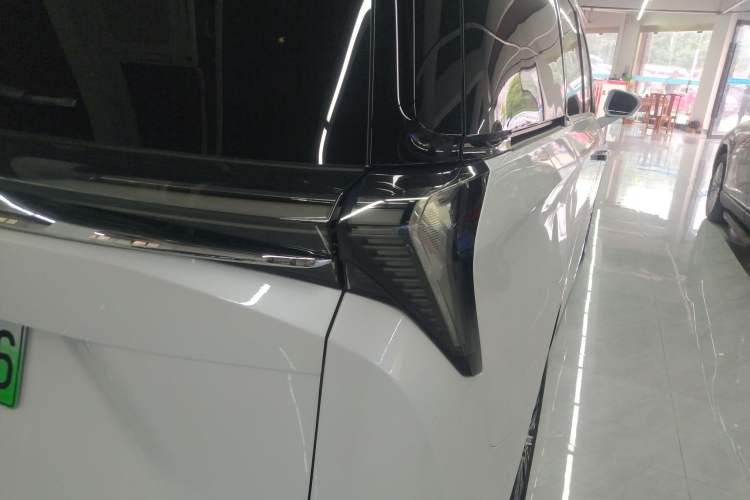 Used Buick GL8 New Energy 2024 Lu Zun Luxury Edition 7-Seater
