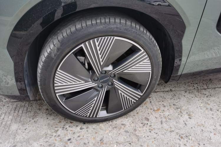 Used Lynk & Co 08 EM-P 2023 220km All-Wheel-Drive Performance Halo
