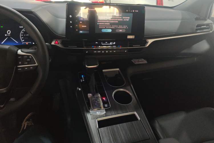 Used Toyota Granvia 2026 Model 2.5L Hybrid Prestige PLUS Edition