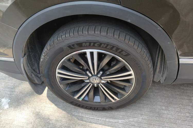 Used Volkswagen Tiguan L 2017 380TSI Automatic All-Wheel-Drive Luxury Edition
