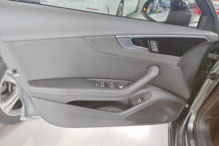 Used Audi A4L 2023 40 TFSI Luxury Dynamic Model
