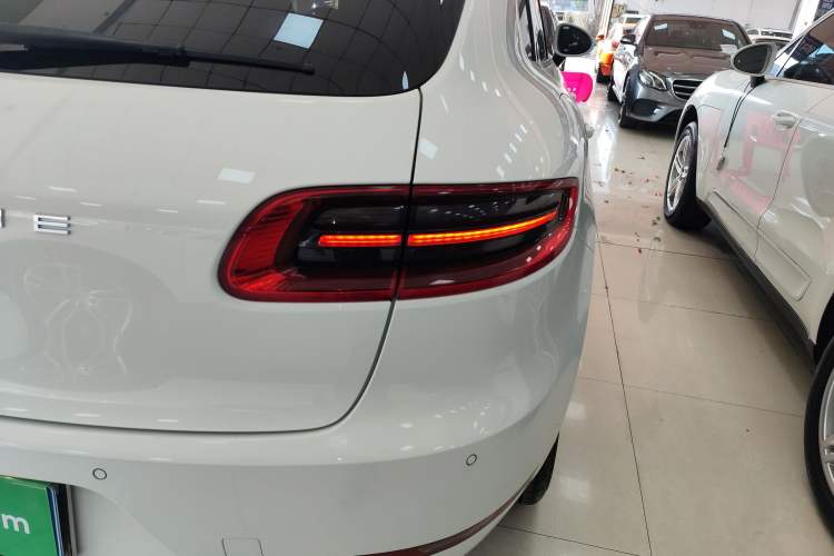 Used Porsche Macan 2016 Macan Turbo 3.6T
