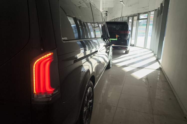 Used Mercedes-Benz V-Class 2024 V 300 Pilot Edition
