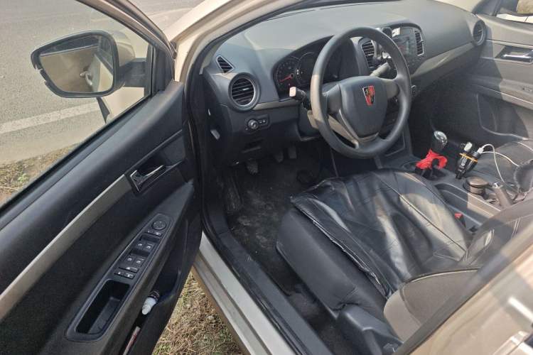 Used Roewe 350 2015 1.5L Manual Luxury Sunroof Edition
