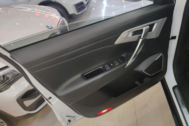 Used Geely Auto Emgrand X7 Sport 2020 1.8TD DCT Two-Wheel Drive Smart Connect 4G-Enabled Version
