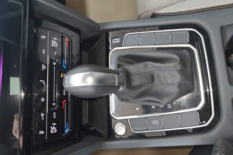 Used Volkswagen Magotan 2025 Zhongxiang Version 330TSI DSG Luxury Edition
