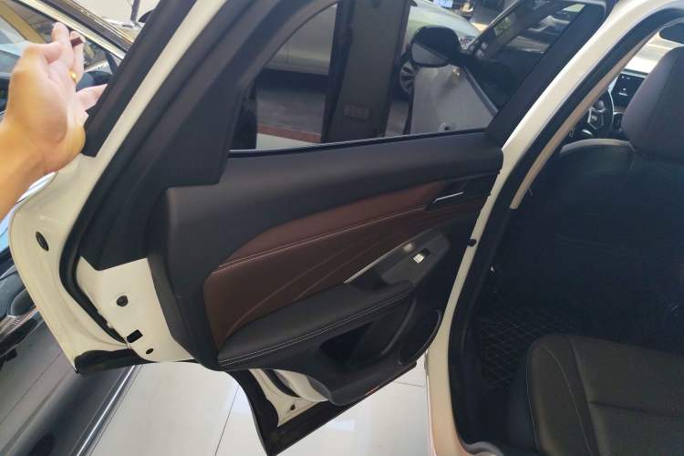 Used Wey VV6 2021 2.0T Two-Wheel Drive Smart Plus
