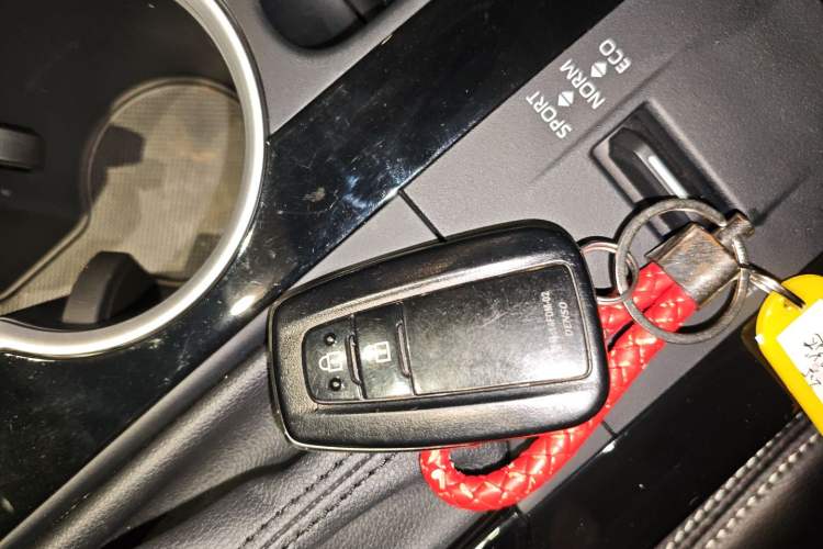 Used Toyota Highlander 2022 Dual-Engine 2.5L Two-Wheel Drive Elite Edition 5 Seats
