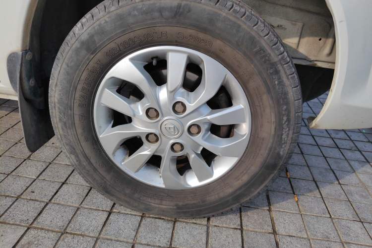 Used SAIC MAXUS Xintu V80 2021 2.0T PLUS Manual Aoyuntong Short Wheelbase Mid-Roof 5/6-Seater