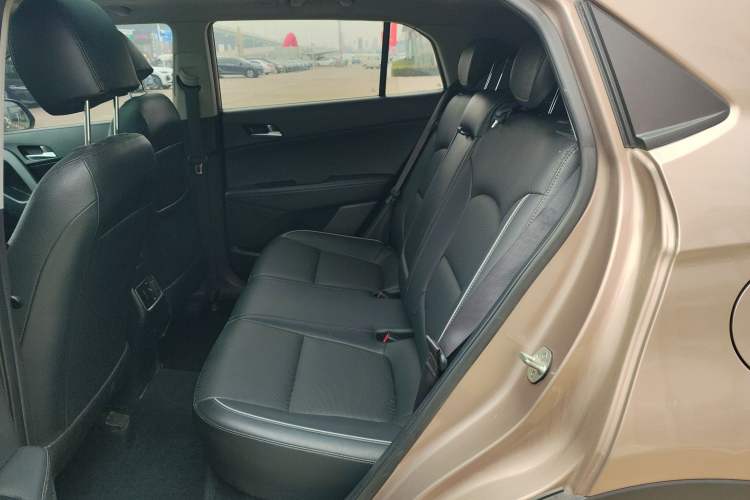 Used Hyundai ix25 2015 1.6L Automatic Two-Wheel-Drive Deluxe DLX Model
