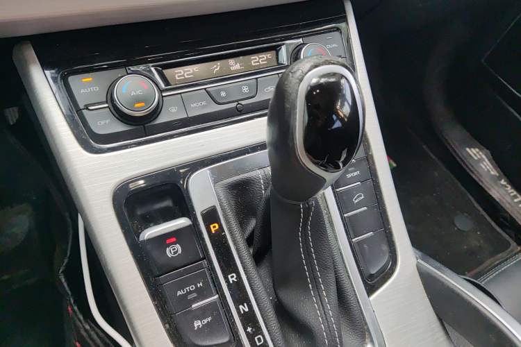 Used Geely Auto Emgrand X7 Sport 2018 1.8TD Automatic Two-Wheel Drive Zhiya Model
