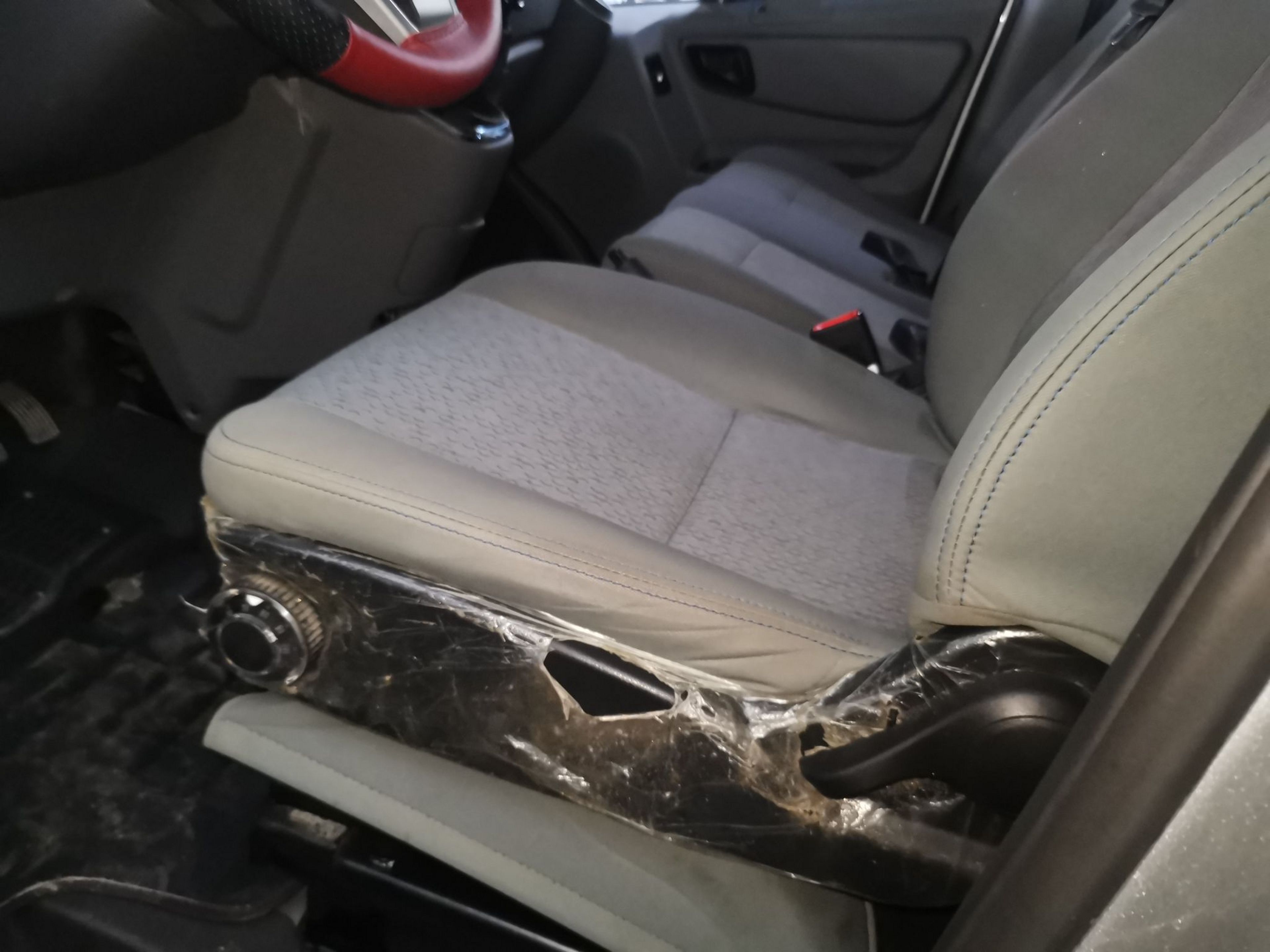 Переднее сиденье в автомобиле