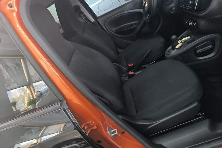 Used  forfour 2016 1.0L 52 kW Dynamic Edition
