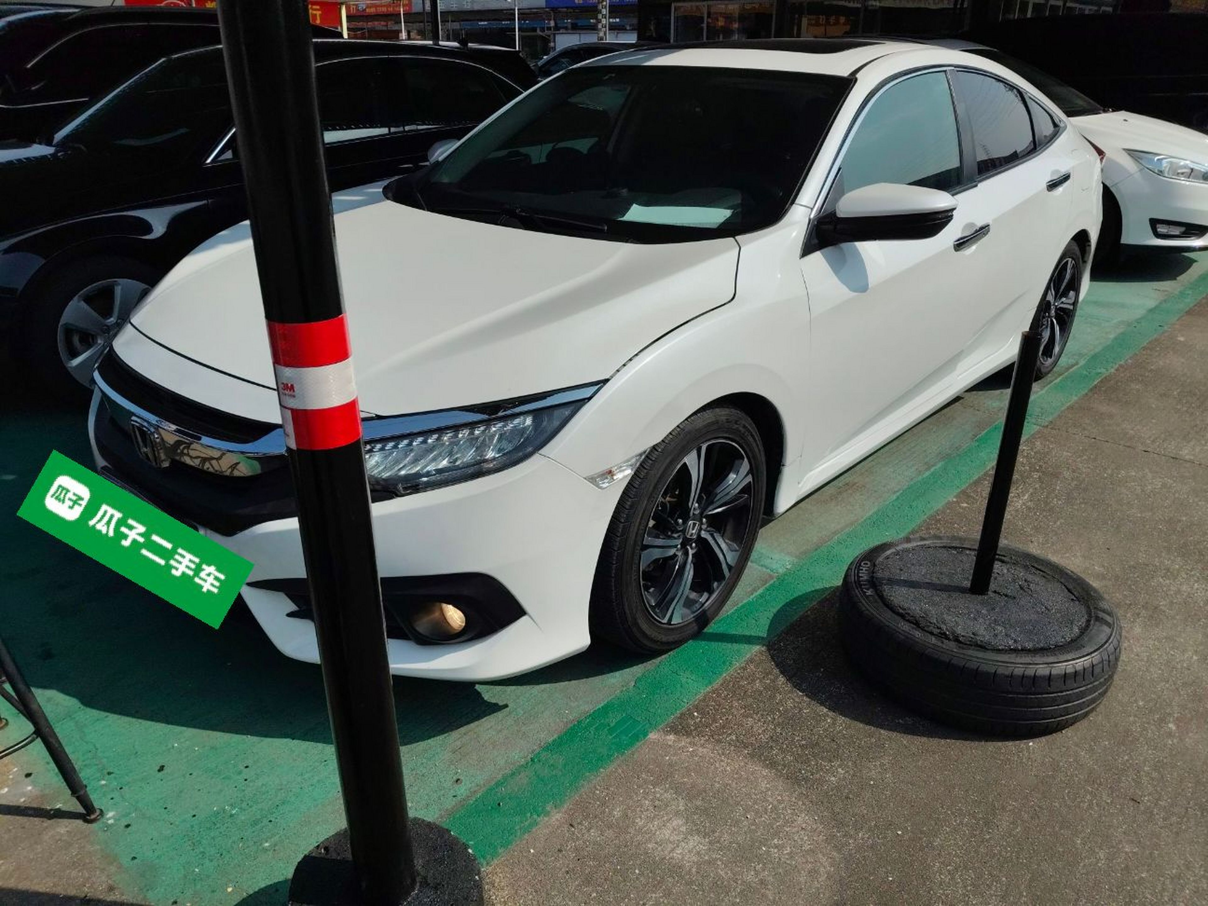 تحت مقدمة السيارة