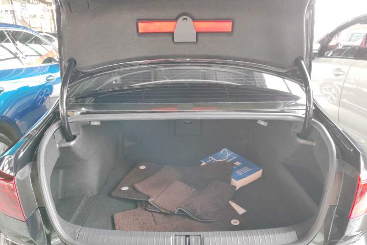 Used Volkswagen Magotan 2023 2 Million Units Commemorative Edition 330TSI DSG Luxury Version
