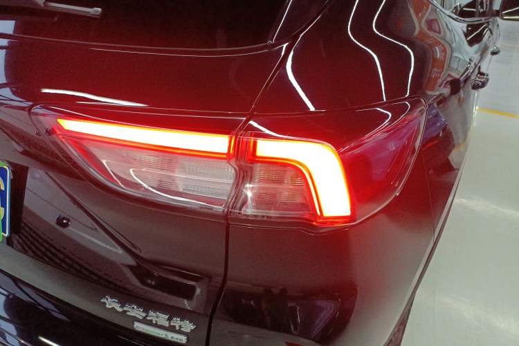 Used Ford Escape 2020 EcoBoost 245 Two-Wheel-Drive Titanium Edition
