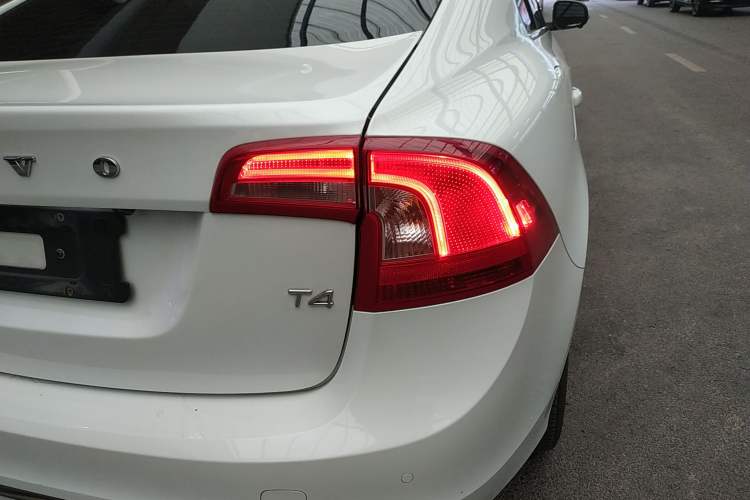 Used Volvo S60 2018 S60L T4 Smart & Ambitious Edition
