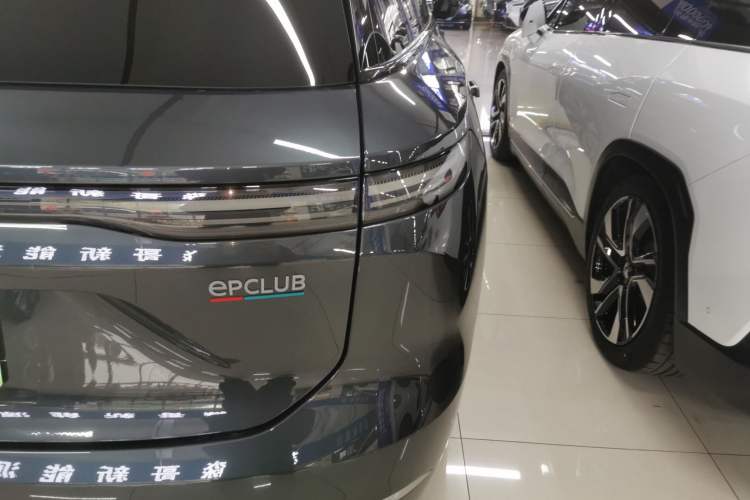 Used Nio ES8 2023 100kWh Signature Edition
