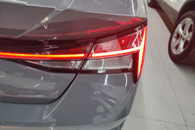 Used Hyundai Elantra 2022 1.5L CVT LUX Prestige Edition
