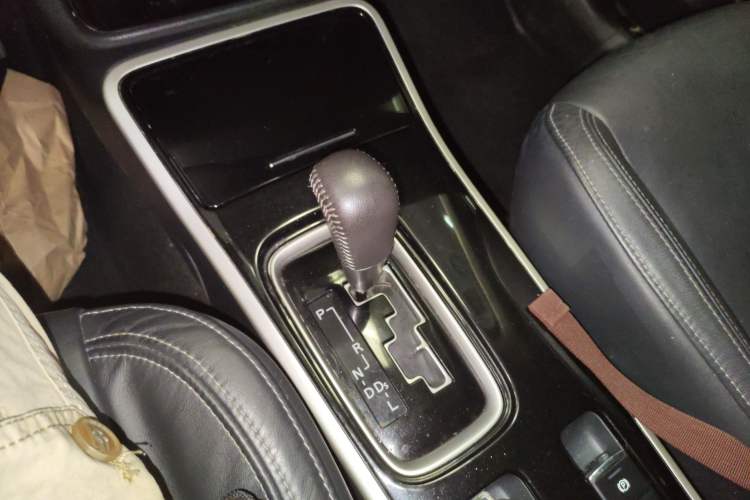 Used Mitsubishi Outlander 2019 2.0L Two-Wheel Drive Comfort Edition 5 Seats China VI Standard
