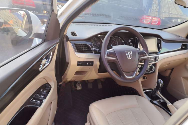 Used Baojun 730 2016 1.5T Manual Comfort Version 7 Seats