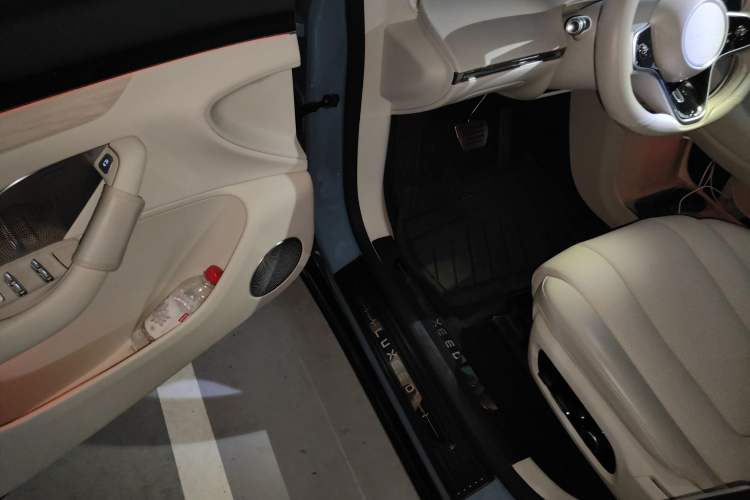 Used Hima Luxeed R7 2024 All-Electric 802 km Max
