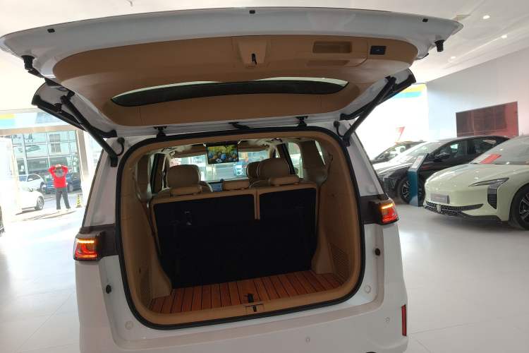 Used VOYAH Dream 2024 PHEV Ultra-Long Range Flagship Edition