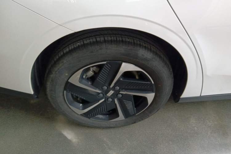 Used  L6 2024 125km PLUS Dragon Edition
