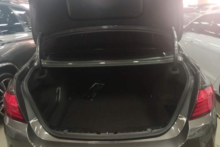 Used BMW 5 Series 2014 535Li Leading Model
