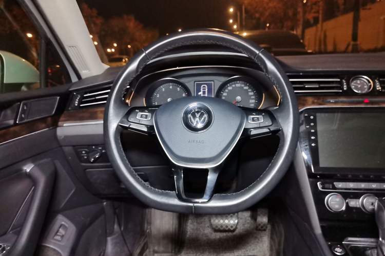 Used Volkswagen Magotan 2017 330TSI DSG Luxury Model
