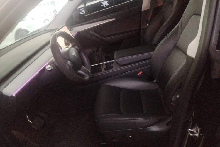 Used Tesla Model Y 2023 Long-Range All-Wheel-Drive Version