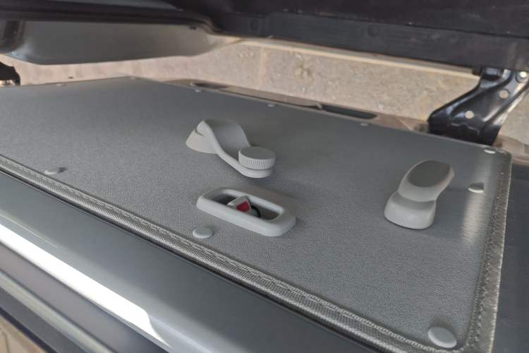 Used Jinbei Hiace X30 2024 1.5L Champion Edition Passenger Vehicle 5/6/7 Seats
