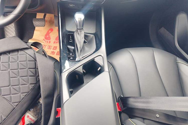 Used Roewe i5 2021 1.5L CVT Diamond Edition
