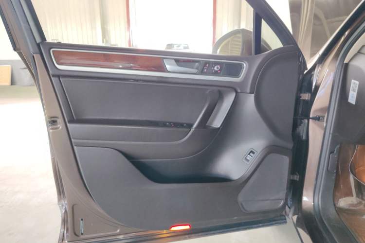 Used Volkswagen Touareg 2011 3.0 TSI Comfort Version