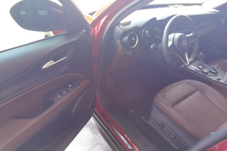 Used Alfa Romeo Stelvio 2017 2.0T 200HP Luxury Edition