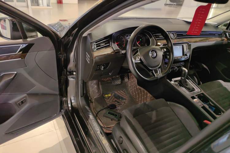 Used Volkswagen Magotan 2017 330TSI DSG Luxury Model
