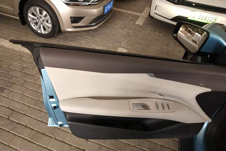 Used  L07 2025 230 Ultra Qiankun Intelligent Driving ADS SE Range-Extended Version
