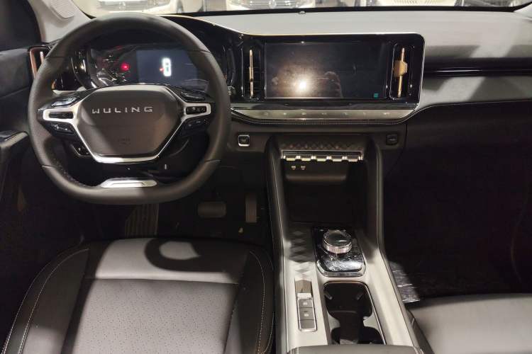 Used Wuling Xingyun 2023 2.0L DHT Flagship Edition
