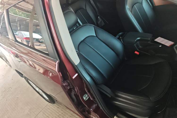 Used Venucia T70 2015 2.0L CVT Smart Choice Edition