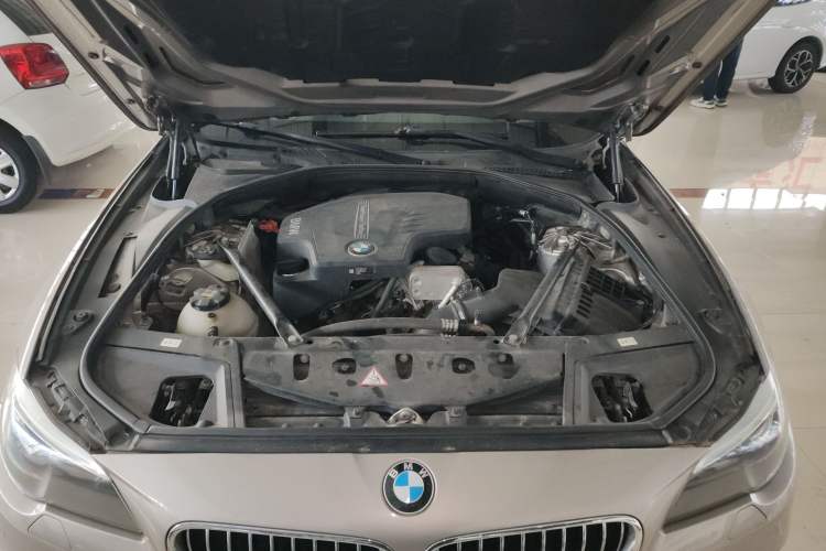 Used BMW 5 Series 2014 525Li Leading Model
