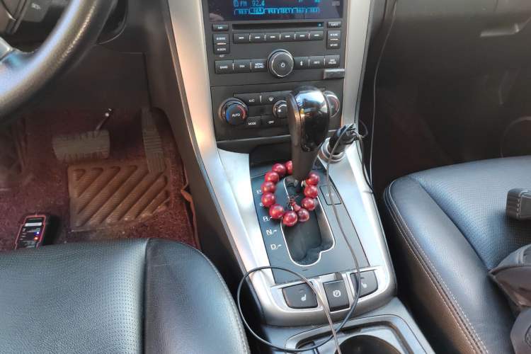 Used Chevrolet Captiva 2015 2.4L 4x4 Flagship Edition 7-Seater
