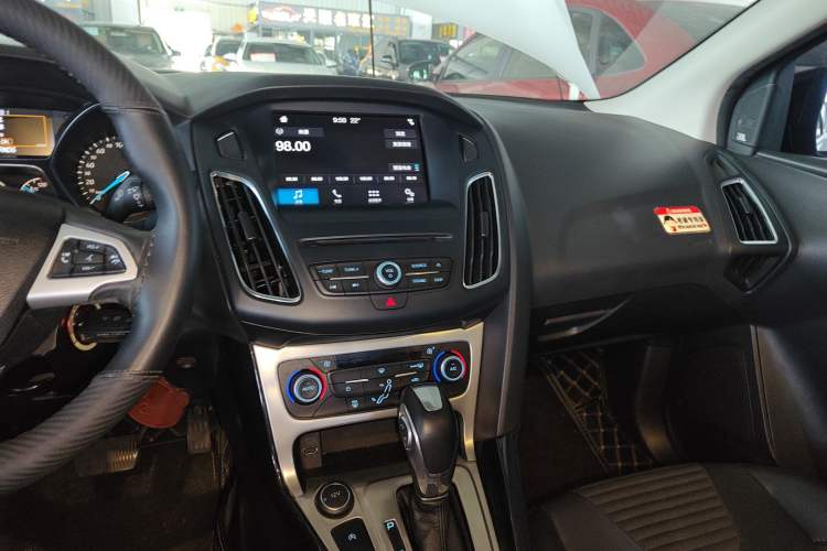 Used Ford Focus 2018 Sedan Classic EcoBoost 180 Automatic Elite Model
