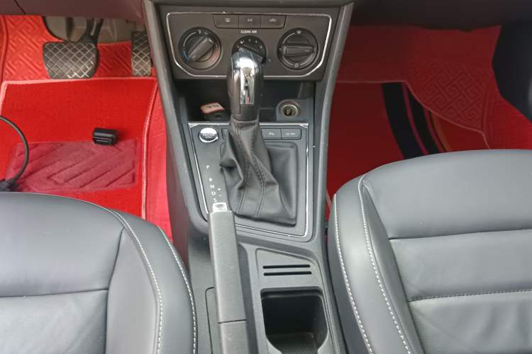 Used Volkswagen Lavida 2017 1.6L Automatic Comfort Edition
